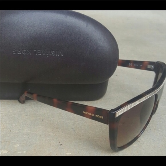 Michael Kors sunglasses 🕶 - Picture 3 of 3